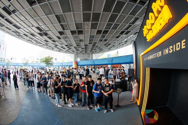 iQOO Pro线下首销遭疯狂抢购背后：5G终端普及化现象初现