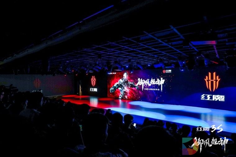 性能王者更是4800万像素夜景之王，红魔3S定义游戏手机标准