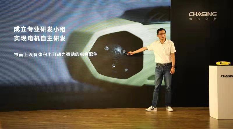 潜行创新发布新品：为旅行者设计的微型潜拍无人机