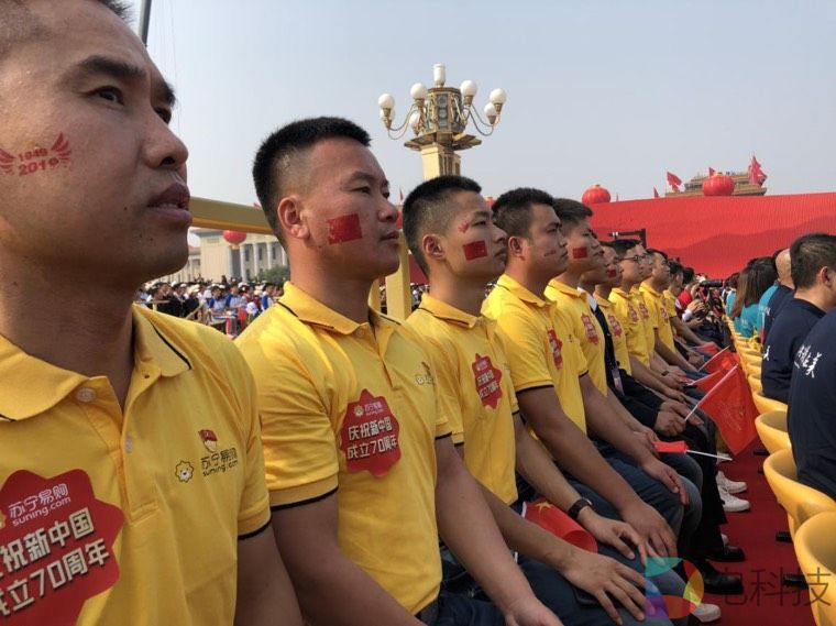 苏宁“火箭哥”阅兵观礼有感：国家强大才有我们的幸福生活