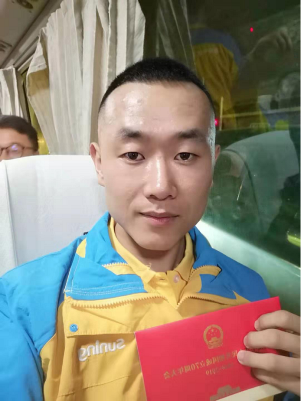 【1001】苏宁火箭哥谈观礼： 很激动，现场气氛振奋人心473.png