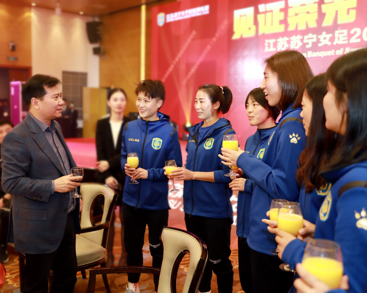 张近东：女足要走出去