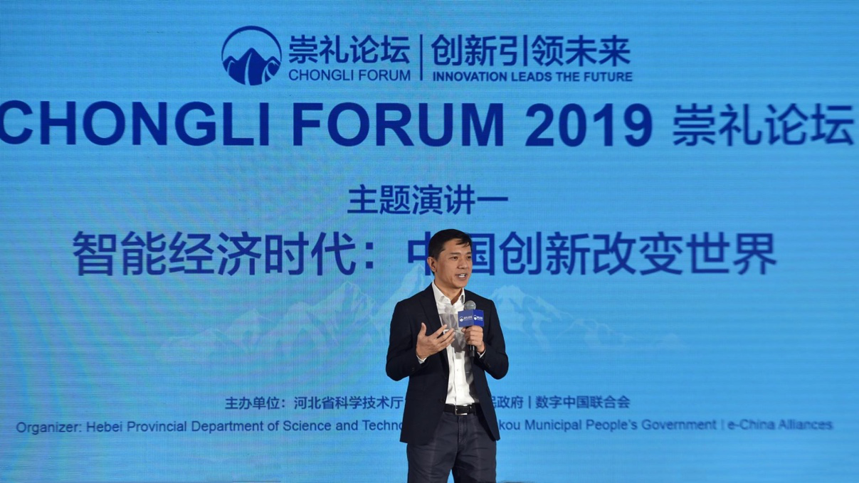  李彦宏“剧透”AI冬奥会：无人车穿梭、高速公路与车辆智能“对话”