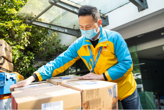  苏宁快递员潘虎荣获第24届中国青年五四奖章