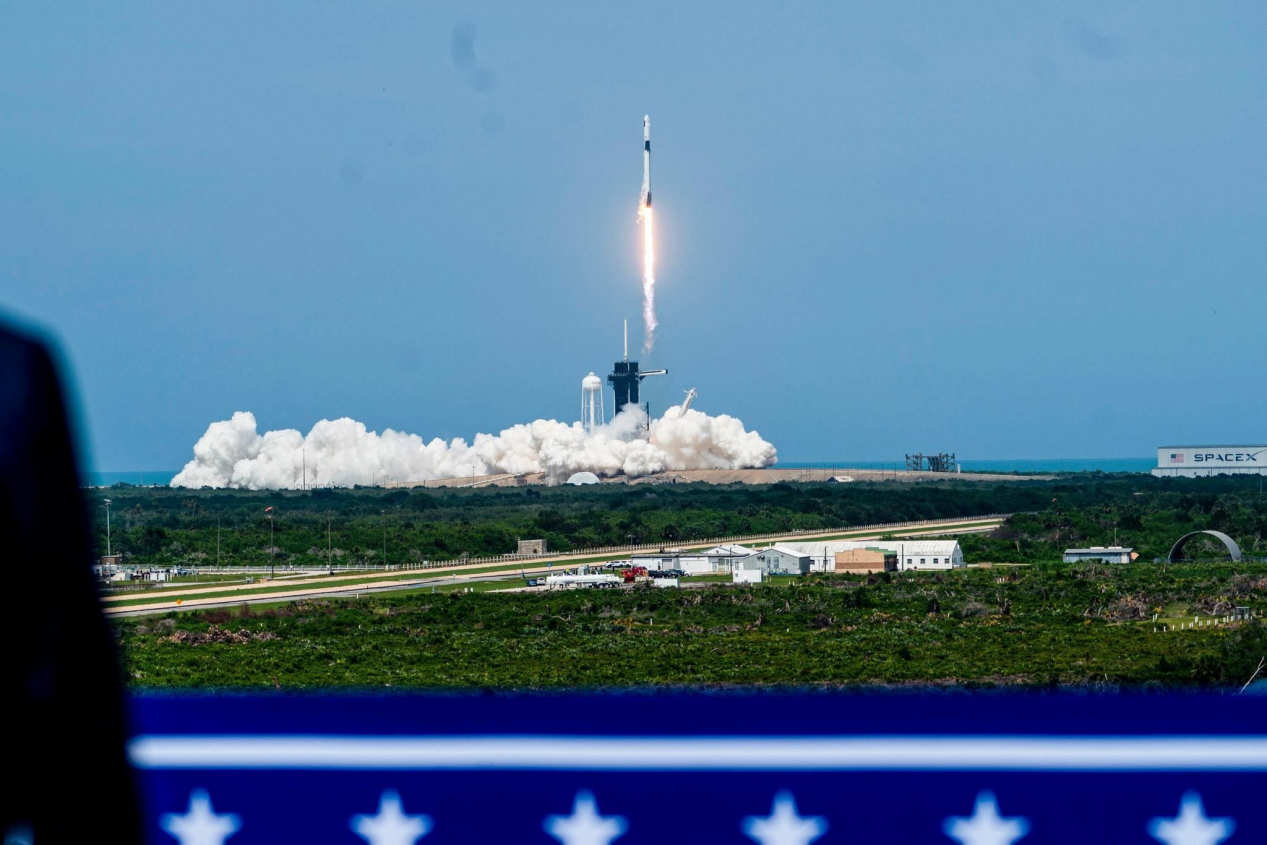  距离殖民火星更进一步，马斯克的Space X载人龙飞船今晨成功发射