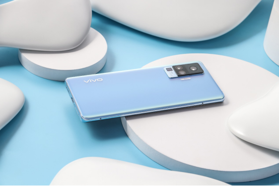 vivo扔下一颗核弹：X50系列“6大世界第一”看呆网友！