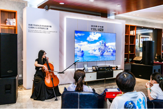 展现沉浸式观影体验  品鉴沙龙售出10万元级海信激光电视419.png