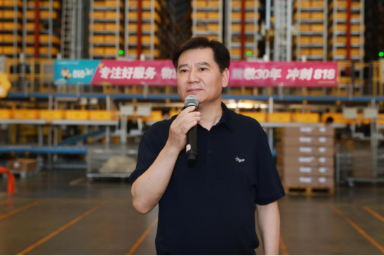 张近东818前探访物流、客服一线，首次解读“专注好服务”