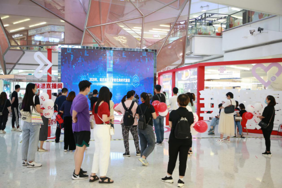  感恩相伴  智慧同行    河北联通携品召日快闪店直播活动回馈用户