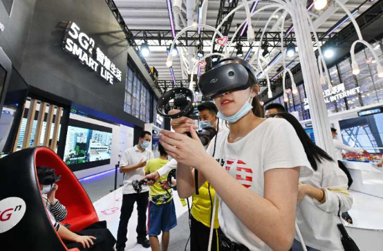 10月12日：第三届数字中国建设峰会在榕召开  中国联通众多5G创新成果引爆全场20201012（定稿）1611.png