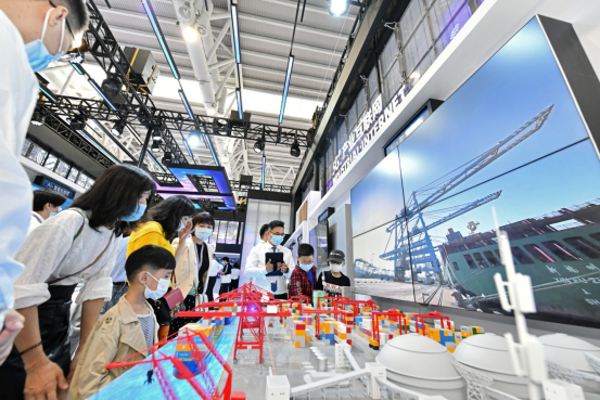 10月12日：第三届数字中国建设峰会在榕召开  中国联通众多5G创新成果引爆全场20201012（定稿）1043.png