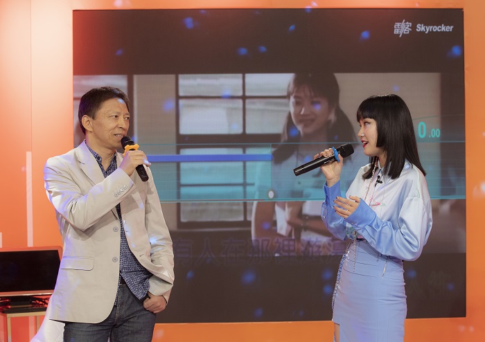 搜狐姐姐好物分享再添新热度  黄龄与BOSS张朝阳惊喜合作