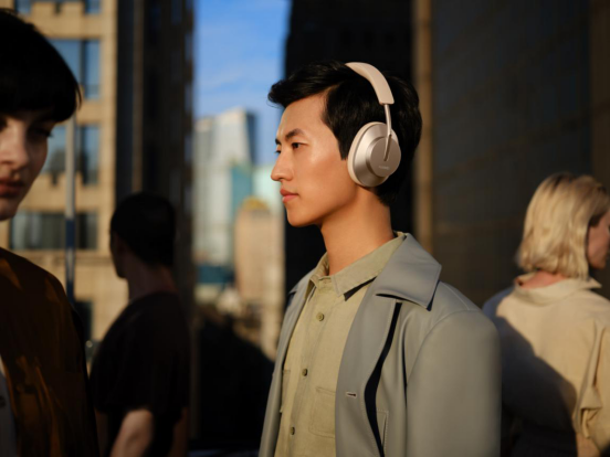 【10.30产品新闻通稿】华为首款头戴耳机FreeBuds Studio：高解析无损音质，静享Hi-Fi级聆听体验(1)