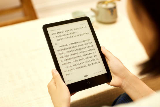  24级冷暖阅读灯等全方位升级 小米多看电纸书Pro预售价1099元