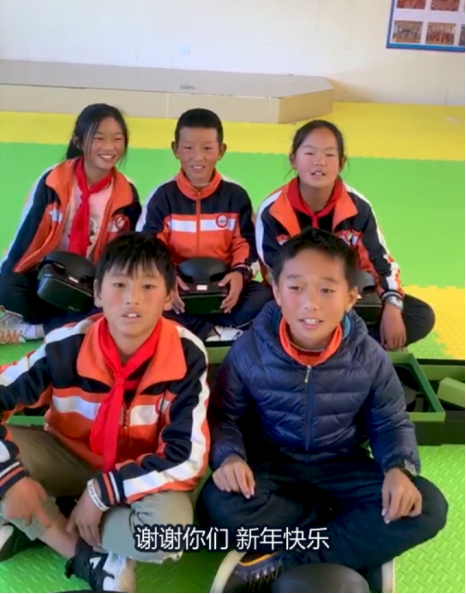 【新闻稿】VR科技启迪梦想 山区孩子视频问候 爱奇艺&ldquo;希望盒子&rdquo;公益项目暖心落幕12301273.png