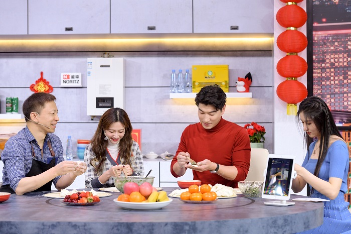 “BOSS的厨房”小年夜温情上线  张朝阳张亮当大厨直播带货