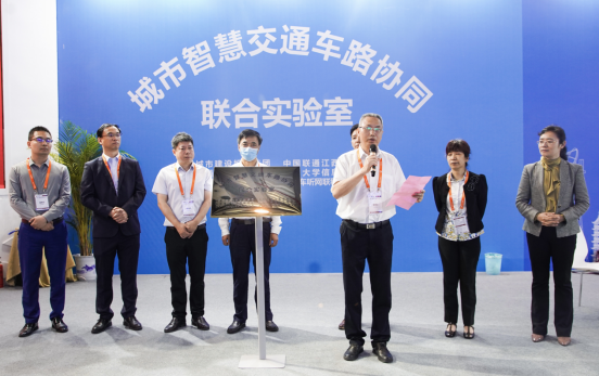 江西联通携手合作伙伴共促&ldquo;5G+北斗&rdquo;车路协同发展(1)581.png