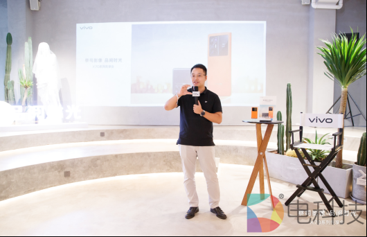 人在房间里

低可信度描述已自动生成