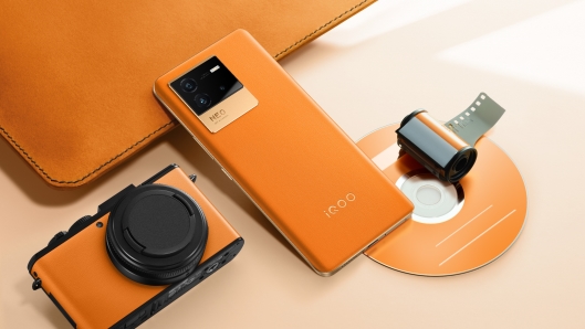 复古未来主义设计 游戏性能旗舰iQOO Neo6颜值超高