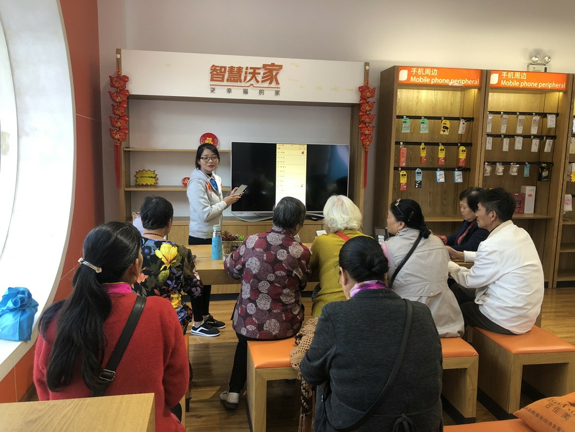  助力老年人跨越“数字鸿沟”  云南联通适老化服务让银发族畅享科技红利