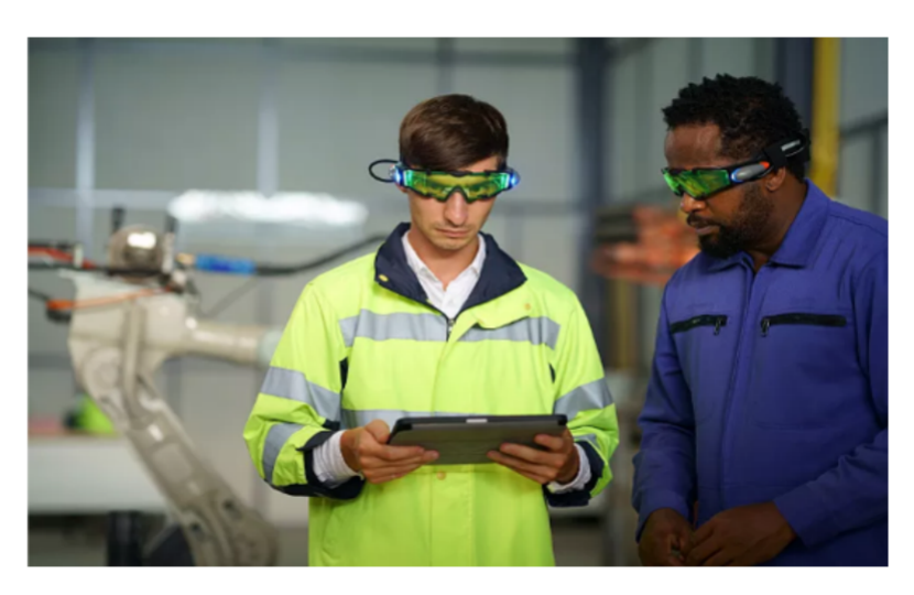 插上元宇宙和人工智能双翼的消防元助手