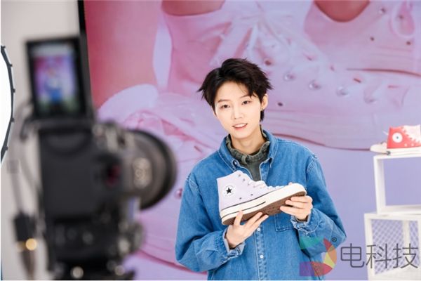 佳直播X淘宝直播:一站式直播间搭建,双11用色彩博出彩