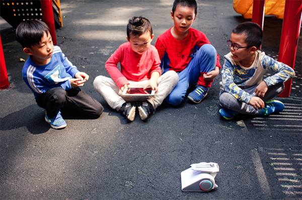 创客工场发布双子星机器人 人工智能真的要来了么？