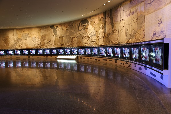 新年新风口 2016曲面电视动向前瞻