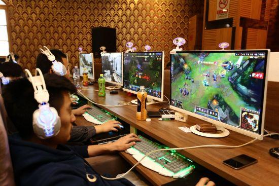 网吧复活？高端“网咖”来袭