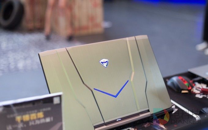 独家私模战机 机械师发布夜鹰F117笔记本