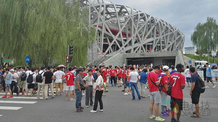 曼市球迷没有盼来的德比之战：绝望的鸟巢和靠谱的范志毅