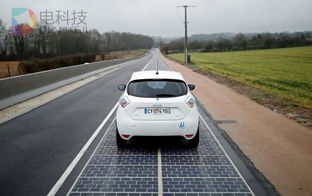 法国世界首条太阳能电池板公路正式开通