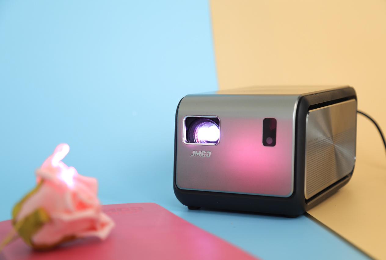 坚果J6智能影院发布  1080P超千流明真如所见