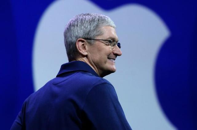 苹果股价两日暴跌6%：十年版手机“泡沫”吹大了？