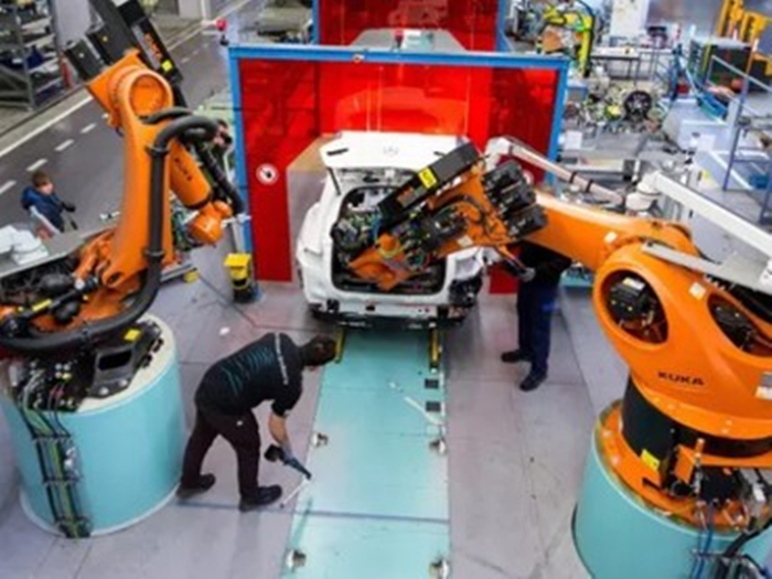 库卡与美的合并后 双方将合作开发个人助理机器人