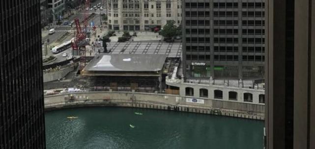 芝加哥苹果零售店亮了 外形酷似一台MacBook Air