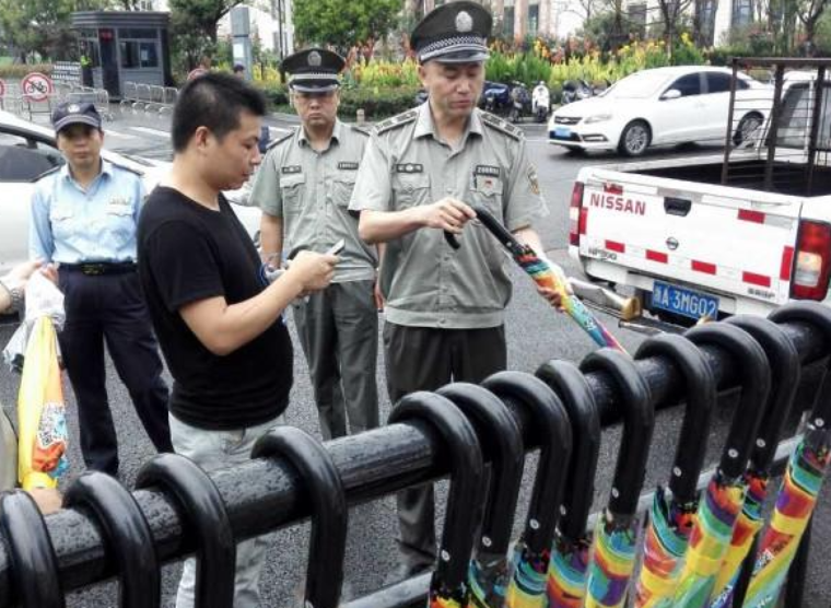 共享雨伞刚进杭州一天就被清理 这是谁的锅？