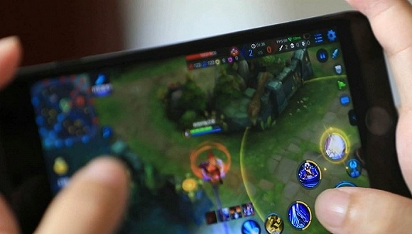  腾讯上演OTT版“王者荣耀” 7.5亿抢占彩电T5军团两大席位