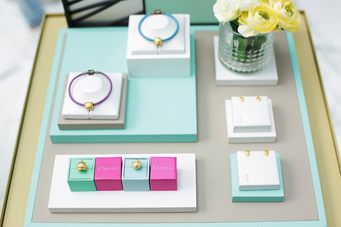 腾讯QQ跨界周生生推出QQfamily系列饰品 推动珠宝消费年轻化发展