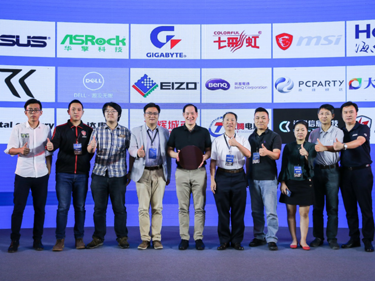 英特尔引领设计师PC生态 携手合作伙伴推出40余款产品