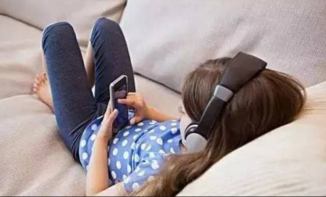 移动终端藏污纳垢 家长难挡手机里的“血雨腥风”