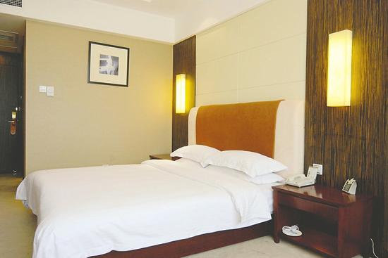 酒店不愿换洗床单？一间房赚12元 一洗8元打水漂