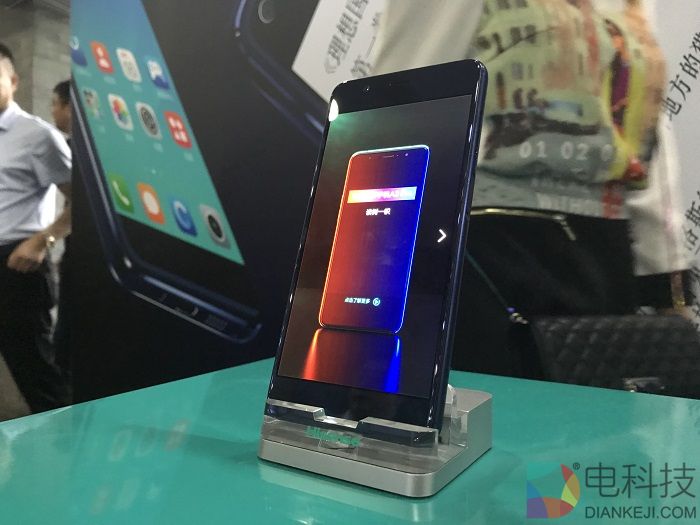 双屏设计比全面屏更热？海信A2 Pro对标YotaPhone发力智能手机细分市场