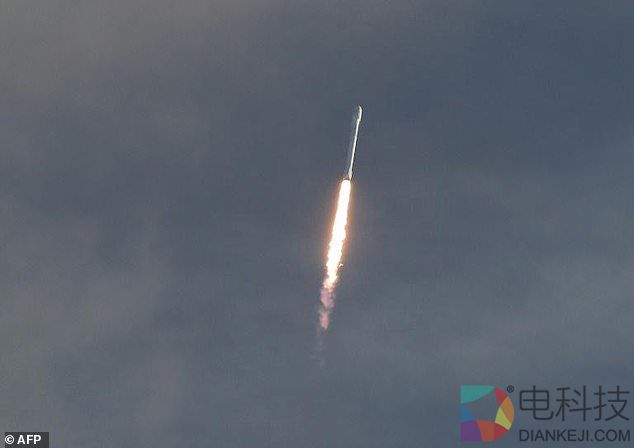 SpaceX成功发射今年第14枚火箭 送10颗卫星入轨
