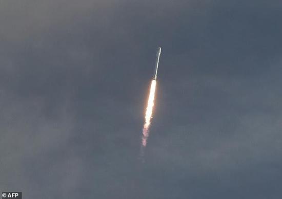 特斯拉老板旗下公司SpaceX成功发射今年第14枚火箭 送10颗卫星入轨