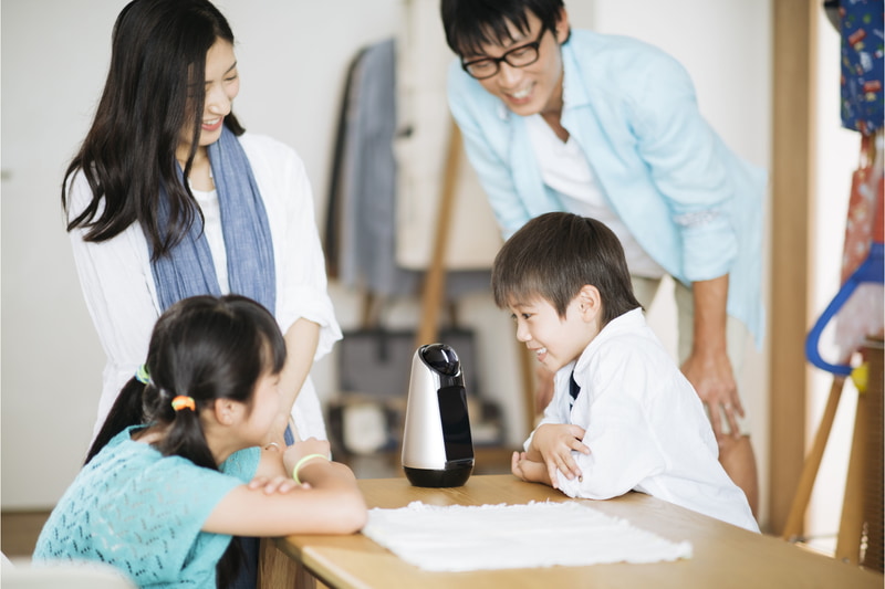 Xperia Hello！索尼居家机器人正式商品化 预计11月上市