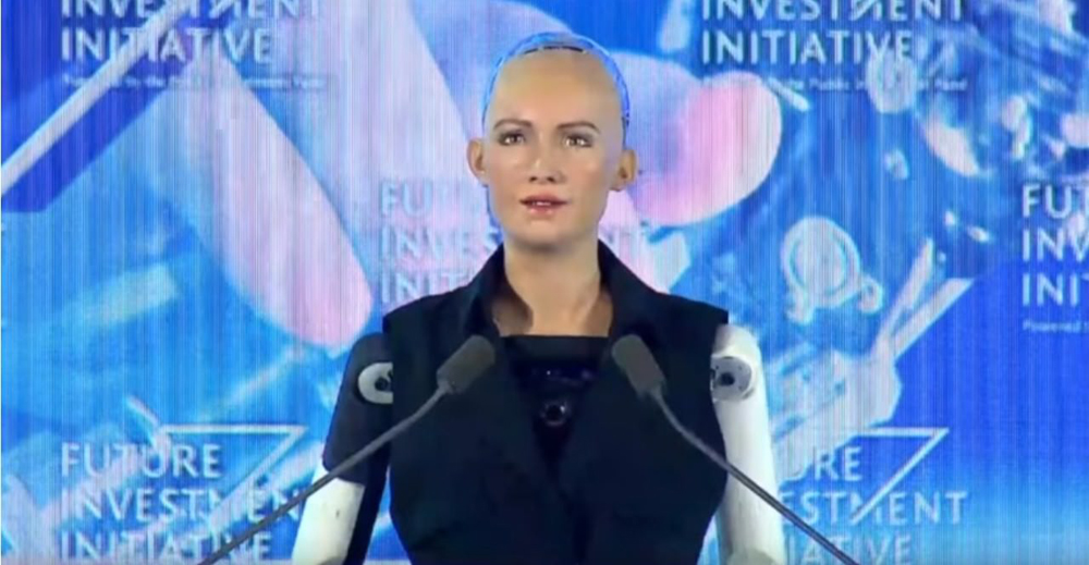 港产机器人Sophia成世界上首位机器公民 引发争议