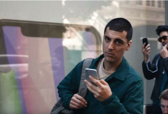 三星最新广告向果粉喊话：赶快长大吧!