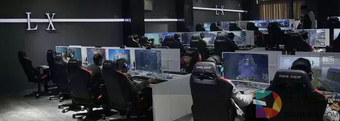 蓝翔电竞专业揭秘：三年学费5万，就是一个大网吧