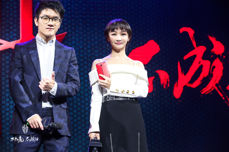 2499的骁龙835+1680万色灯带 努比亚红魔游戏手机有点儿狂